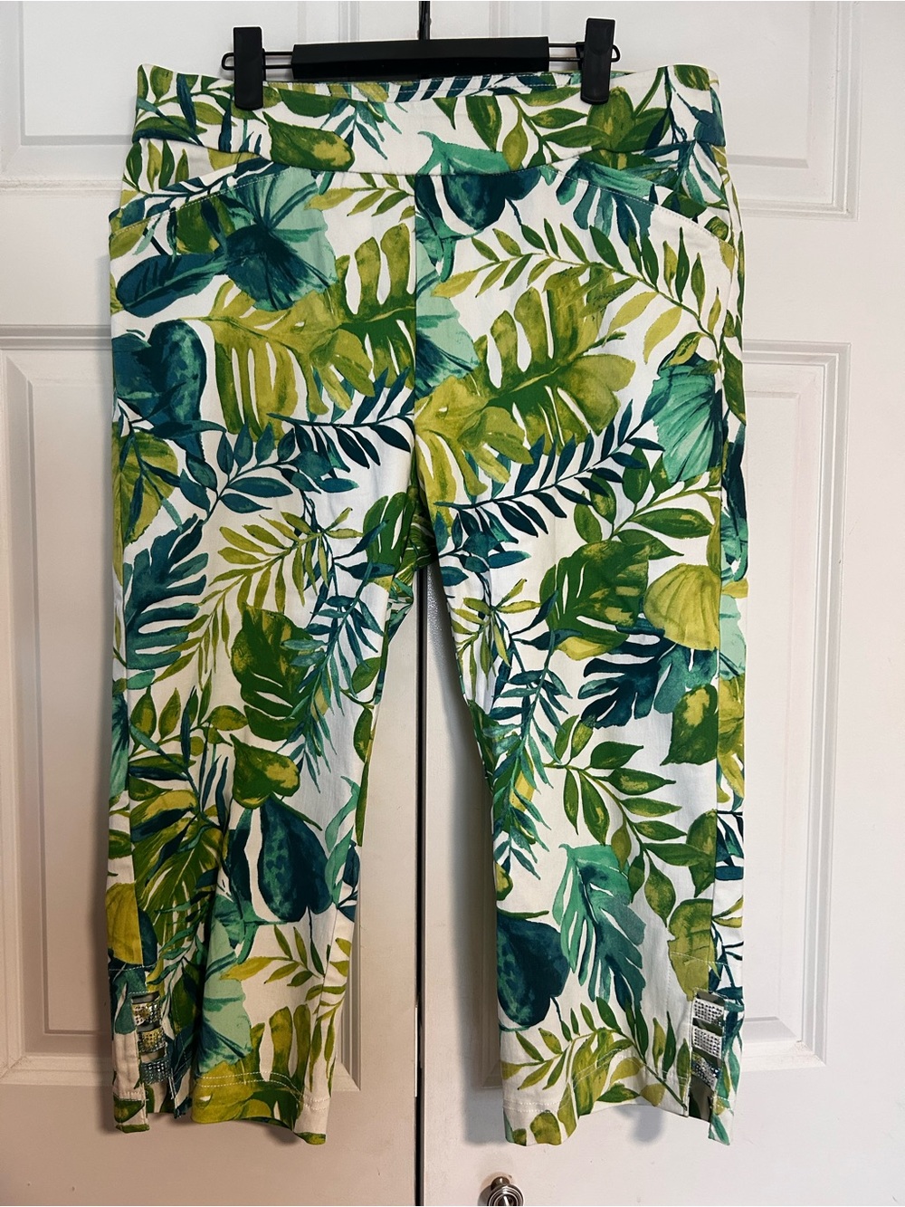 Onque Casuals White Capris with Green Botanical Print